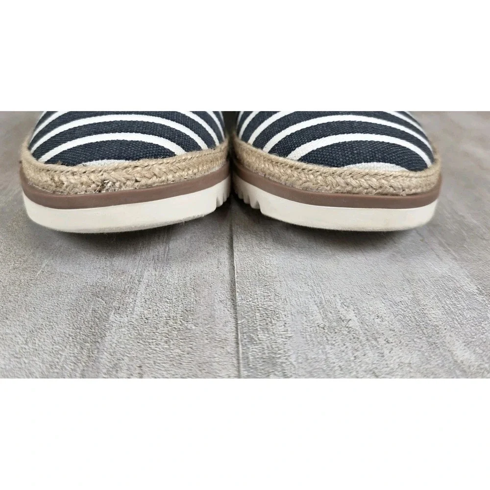 Collection by Clarks‎ Serena Paige Navy Marine Canvas Slip-on Shoes Flats 9M